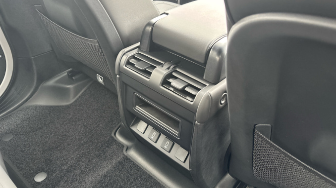 Land Rover Defender 3.0 D250 X-Dynamic HSE 110 5dr Auto Diesel Estate - Image 18
